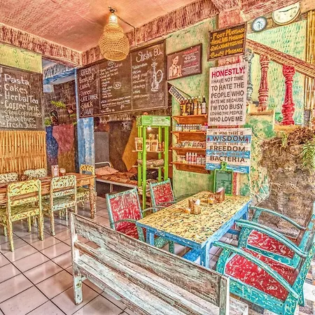 Lovina Central Hostel