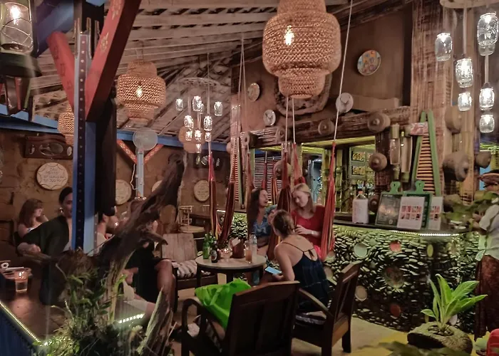 Oda ve Kahvaltı Lovina Central Hostel *