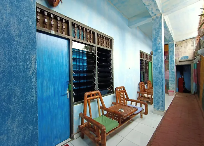 ベッド・アンド・ブレックファスト Lovina Central Hostel