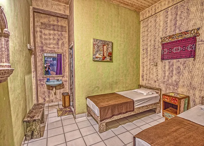 Lovina Central Hostel * ロヴィーナ