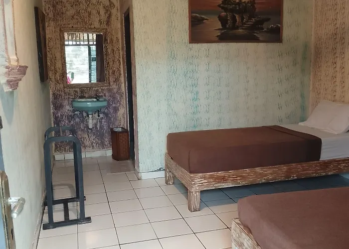 Lovina Central Hostel * 罗威那
