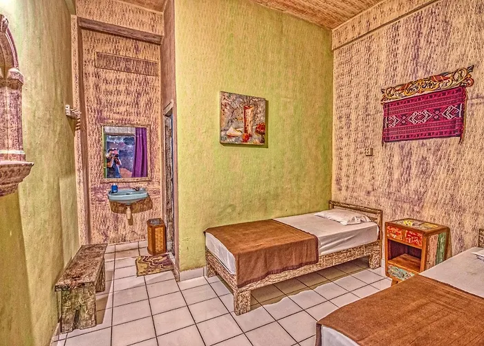 ベッド・アンド・ブレックファスト Lovina Central Hostel