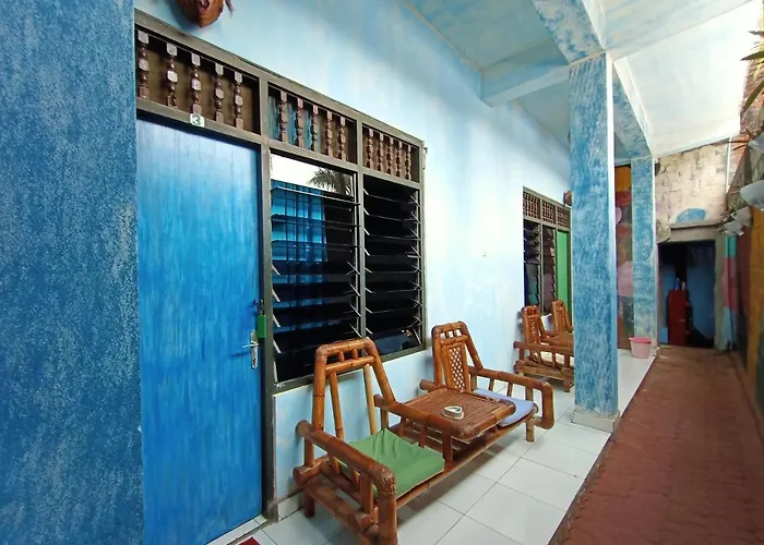 Lovina Central Hostel